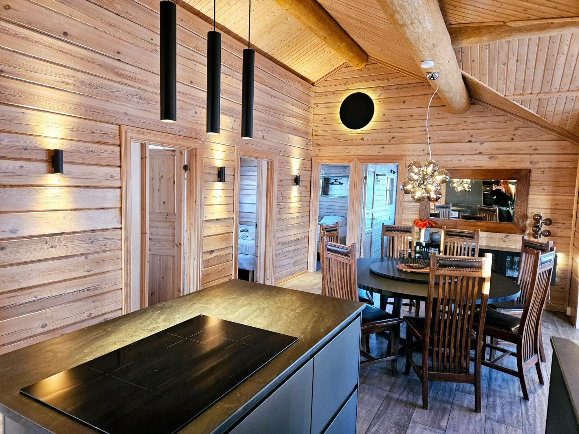 Aurora Vacation Homes Fagravik アークレイリ 部屋 写真