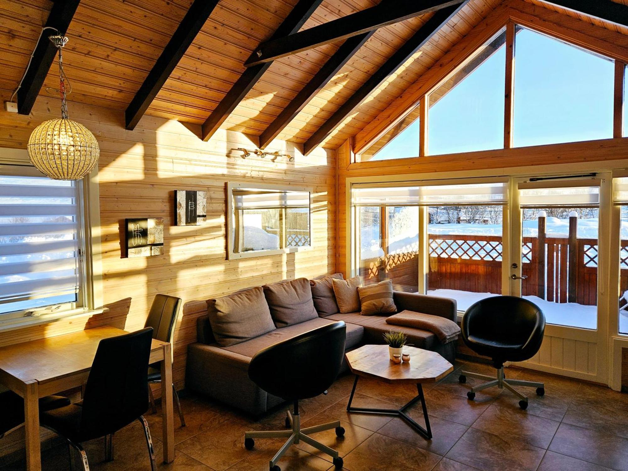 Aurora Vacation Homes Fagravik アークレイリ 部屋 写真