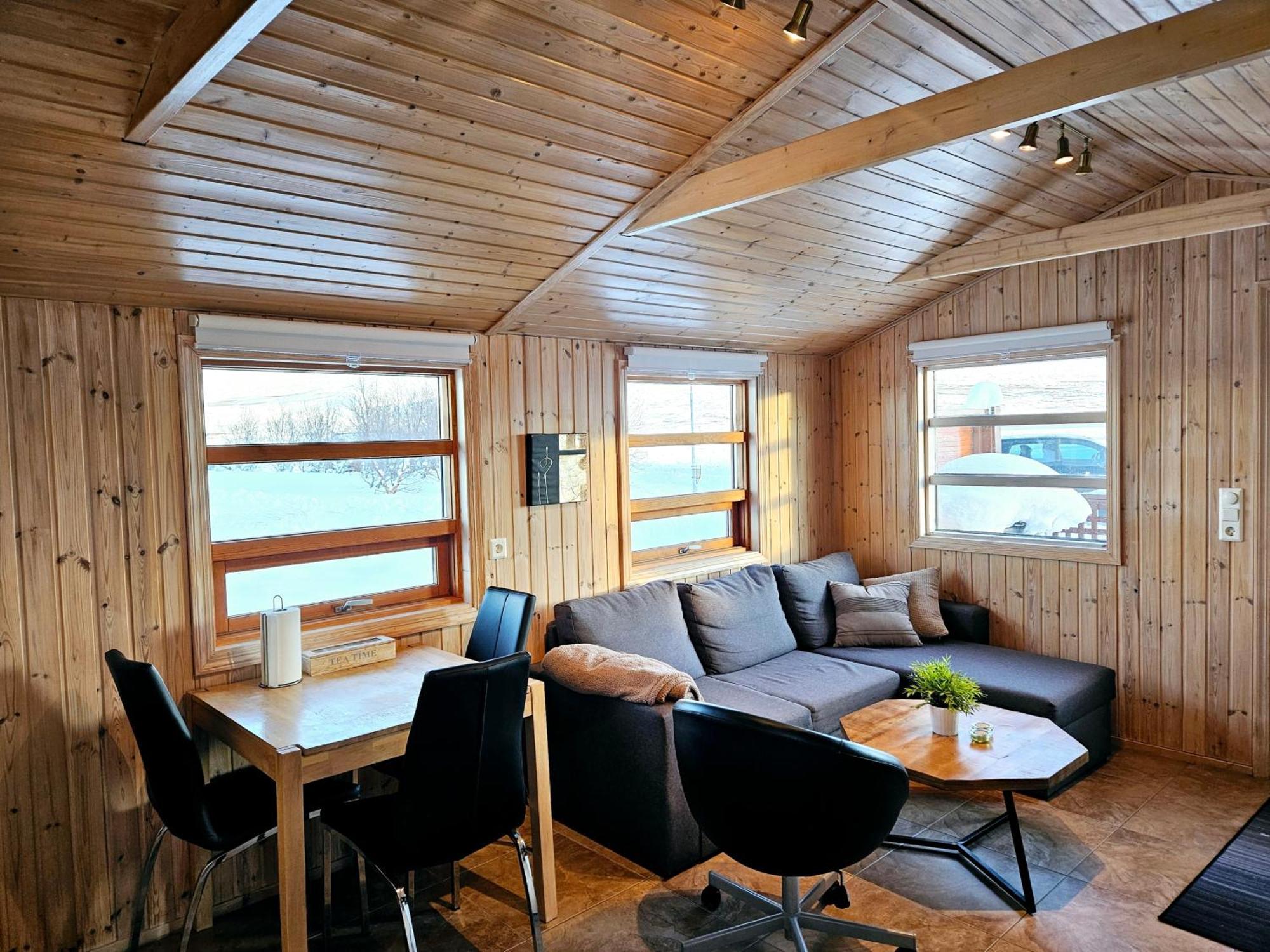 Aurora Vacation Homes Fagravik アークレイリ 部屋 写真
