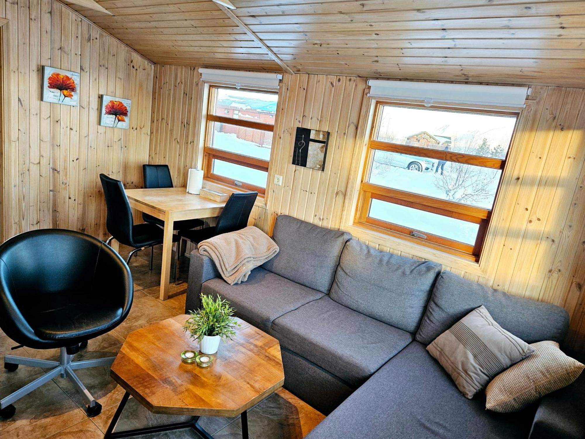 Aurora Vacation Homes Fagravik アークレイリ 部屋 写真